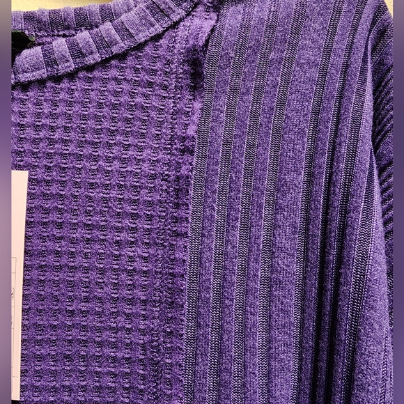 NEW Long-sleeve Purple Cropped T-shirt Size Medium♥︎ - Picture 6 of 10